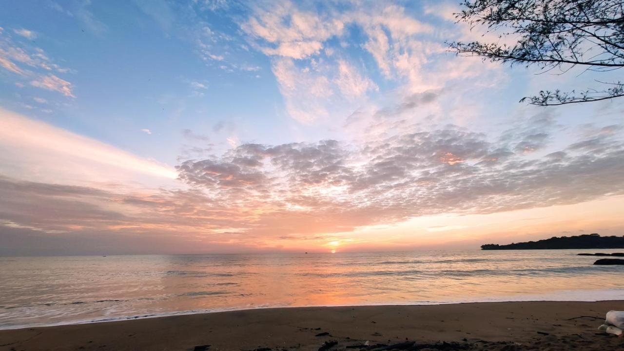 Surf Beach Hotel Arugam Bay Exterior photo